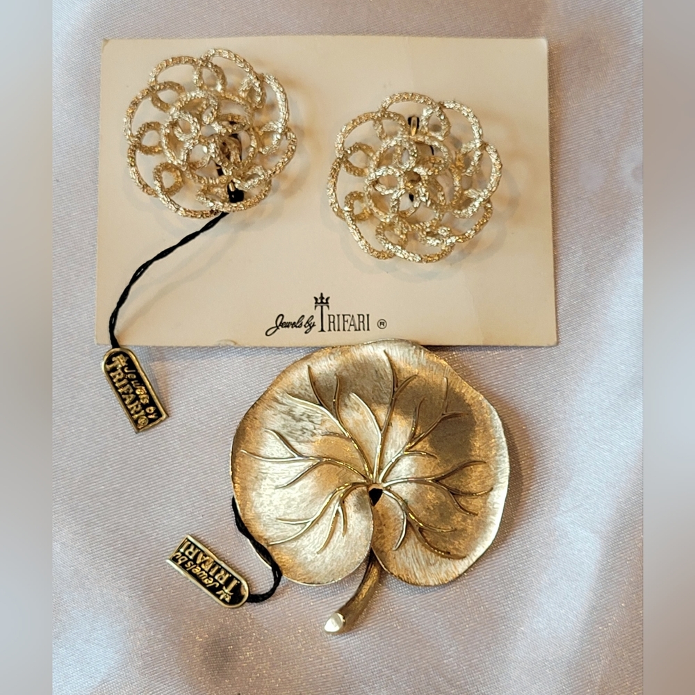 Vintage Signed Crown Trifari Brushed Gold Modern Spiral Earrings and Leaf Brooch